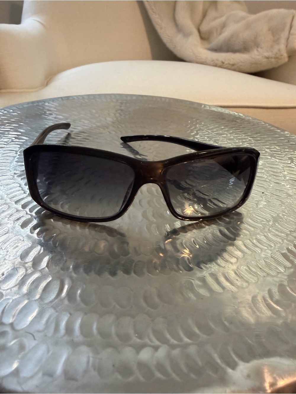 Vintage Gucci Women's Classic Rectangular Sunglasses in Dark Brown